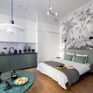 Lion Apartments - Premium Studio With Balcony